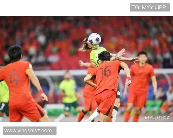 足球女球星专注训练瞬间展现力量与决心